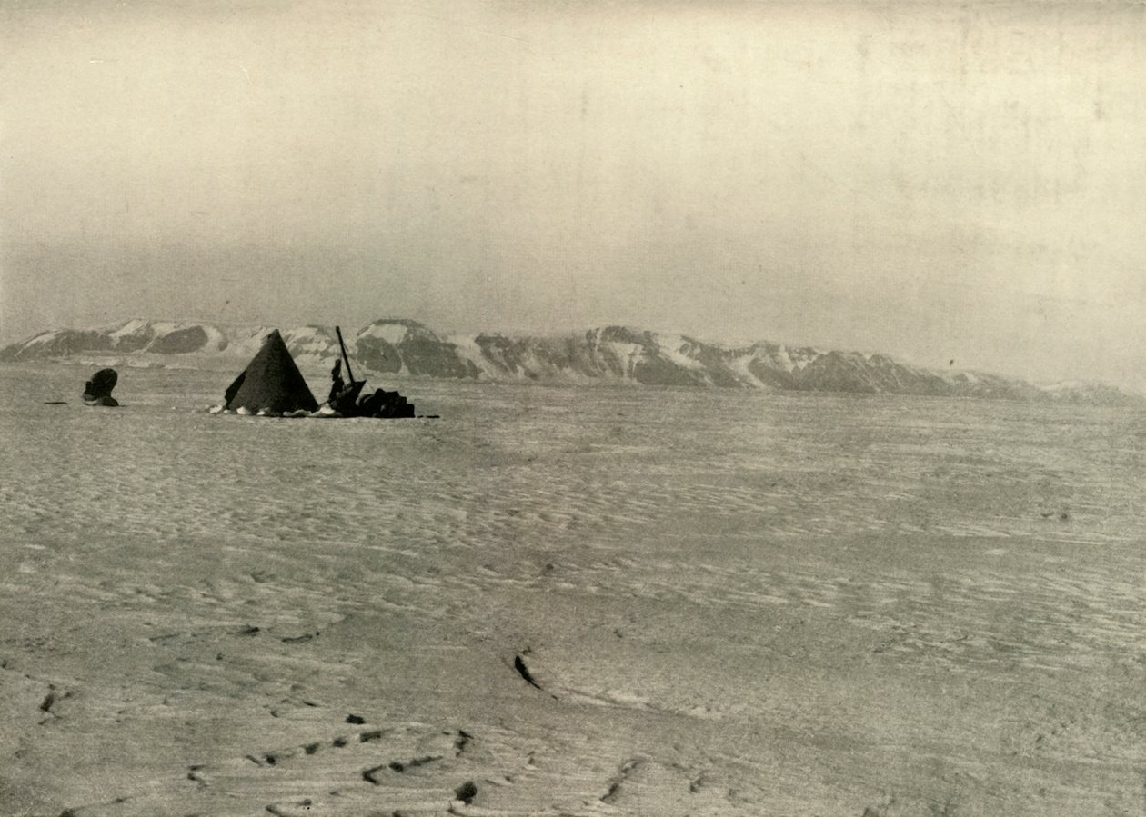 Queen Alexandra Range fotografert på vei ned breen, c1908, 1909 av Unbekannt