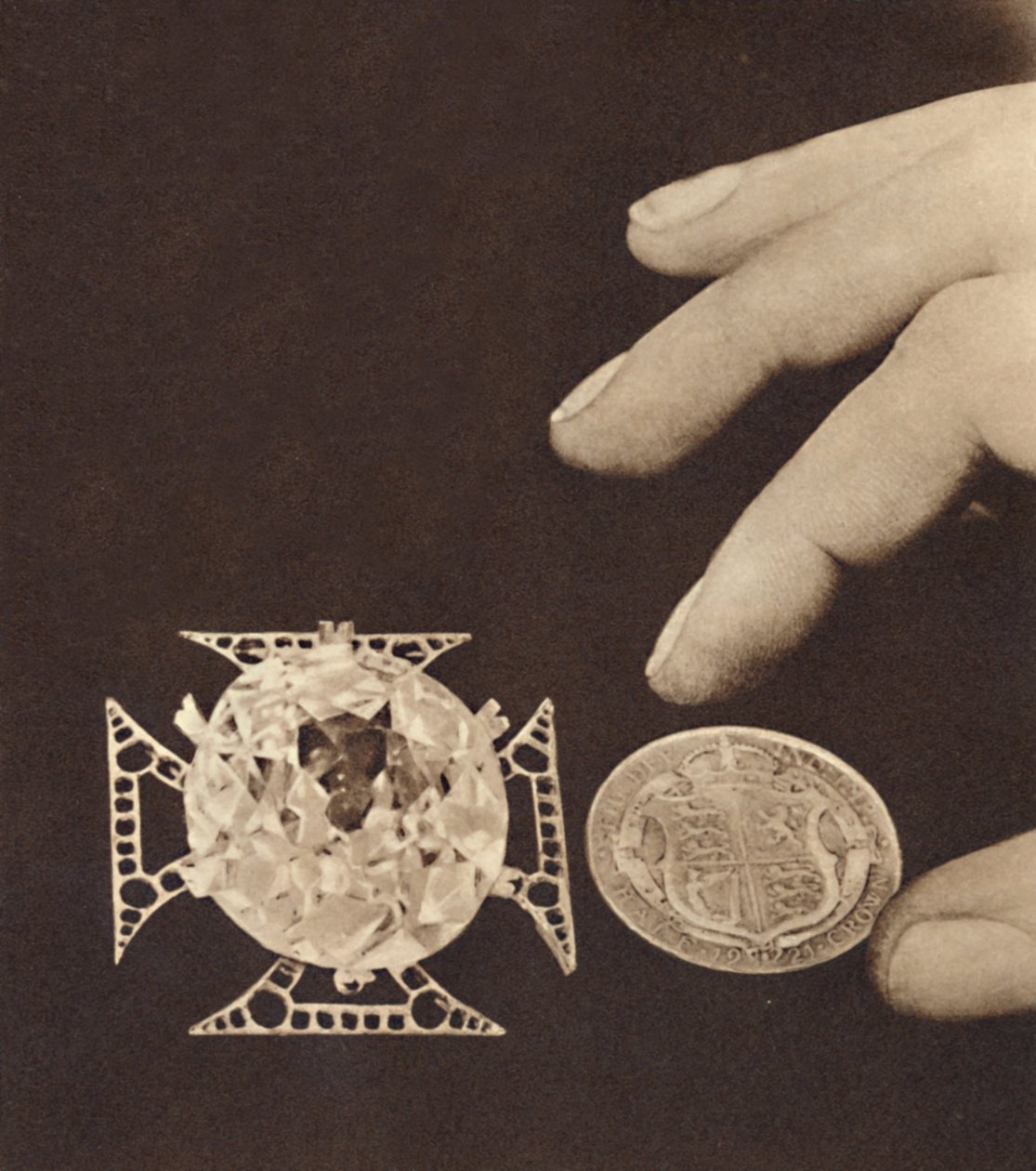Queens Coat of Arms, 1937 av Unbekannt