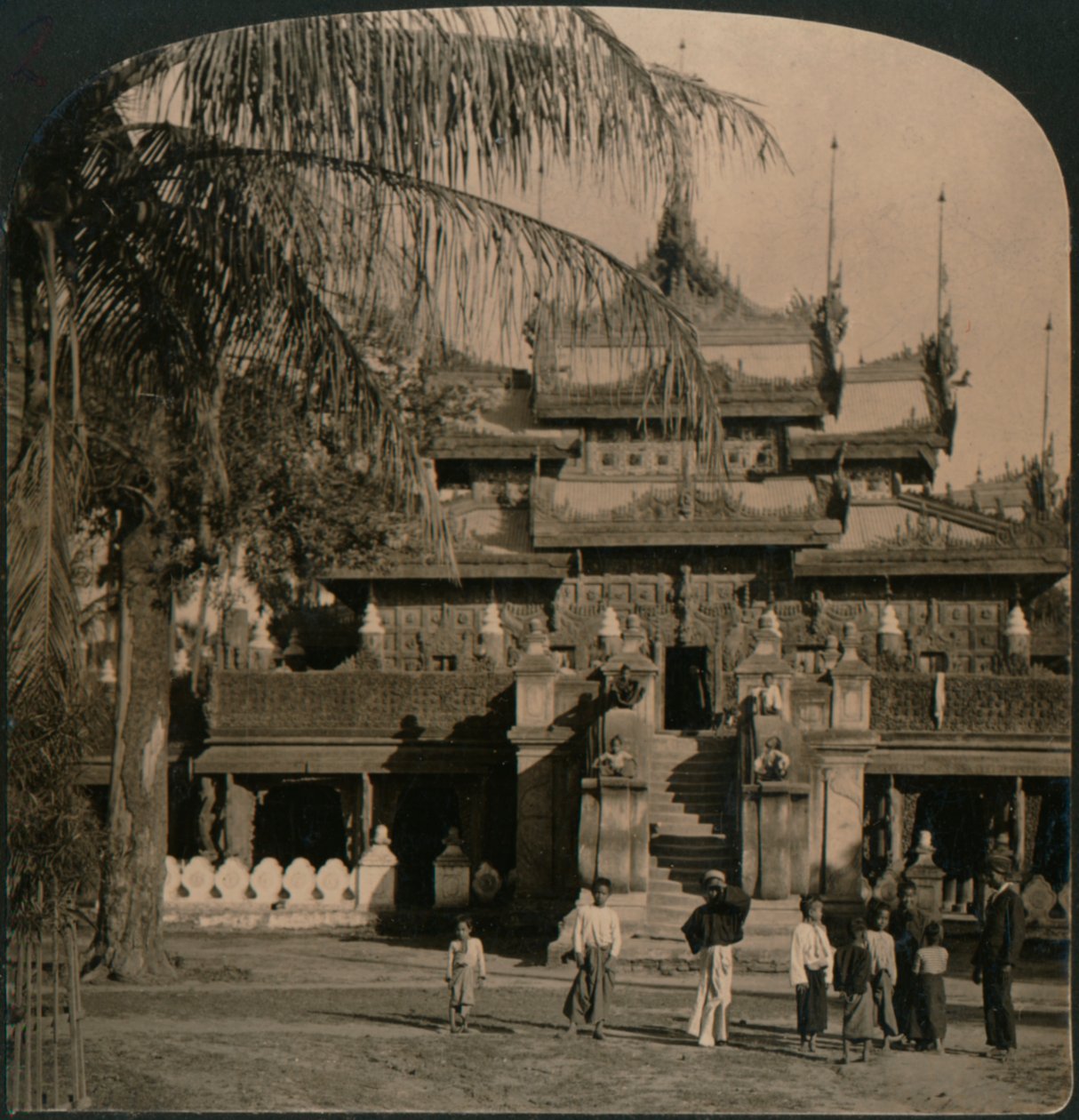 The Queens Golden Monastery, en perle av orientalsk arkitektur, Mandalay, Burma, 1907 av Unbekannt