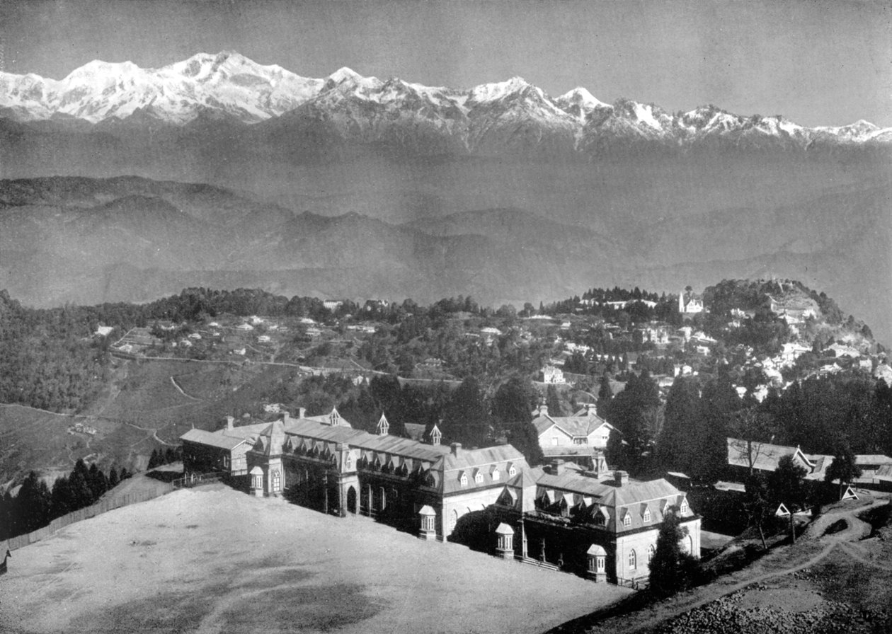 The Snow Range og Darjeeling ovenfra St Pauls School, West Bengal, India, c1910 av Unbekannt