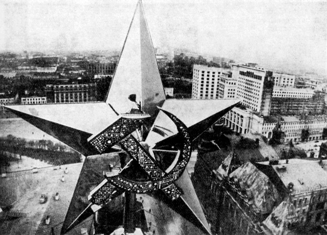 Den sovjetiske stjernen overstiger Nikolsky-tårnet i Kreml, Moskva, 1935 av Unbekannt