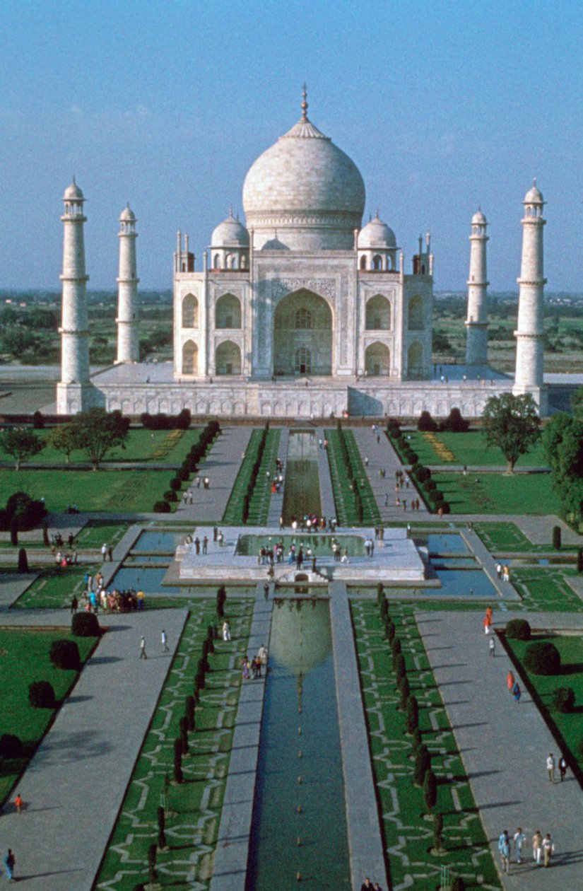 Taj Mahal, fra toppen av inngangsporten, Agra, India av Unbekannt