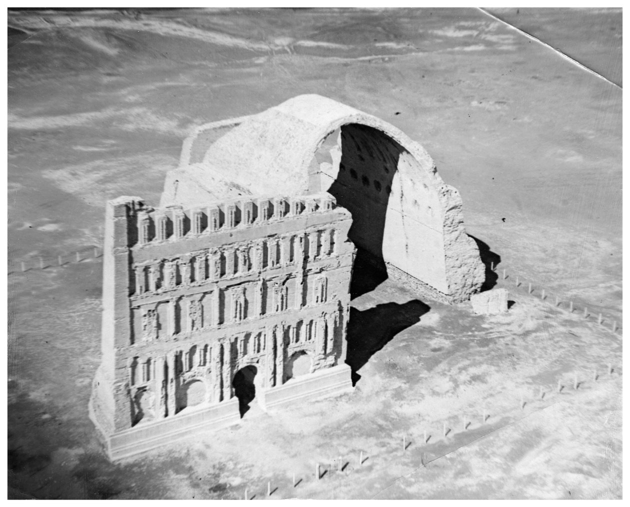 Taq-i Kisra fra luften, Ctesiphon, Irak, 1926 av Unbekannt
