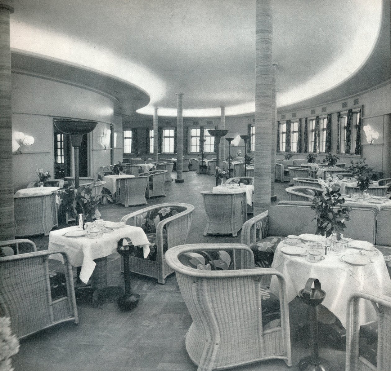 Tea Lounge i Conte Di Savoia, 1933 av Unbekannt
