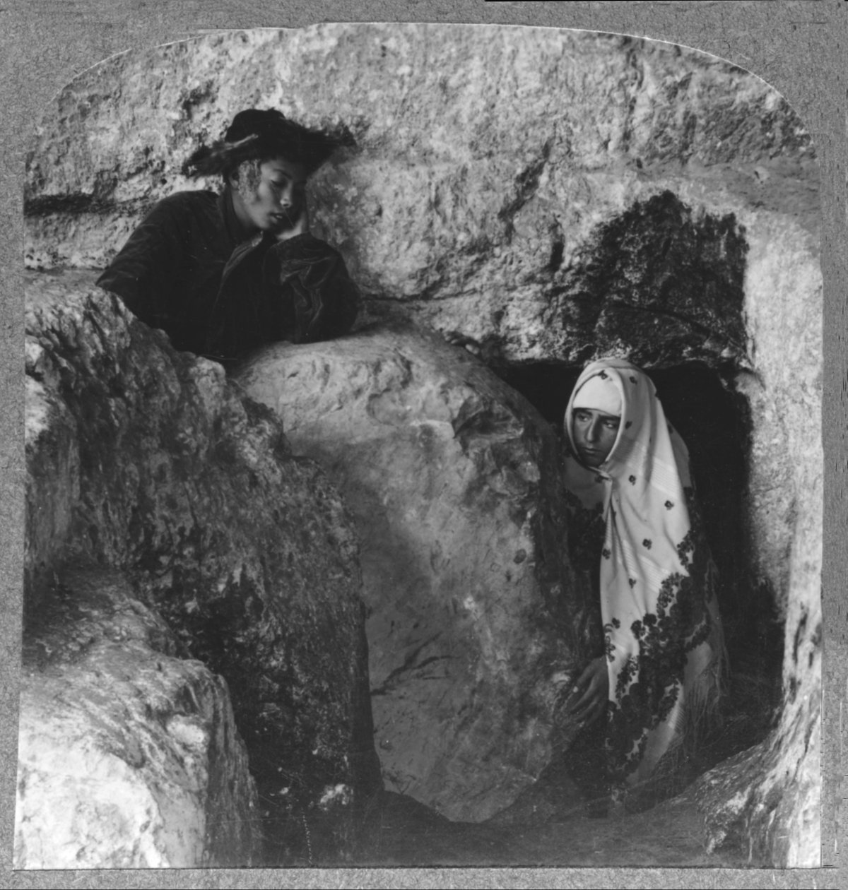 Kristi grav, som viser steinen, rullet bort, c1900 av Unbekannt