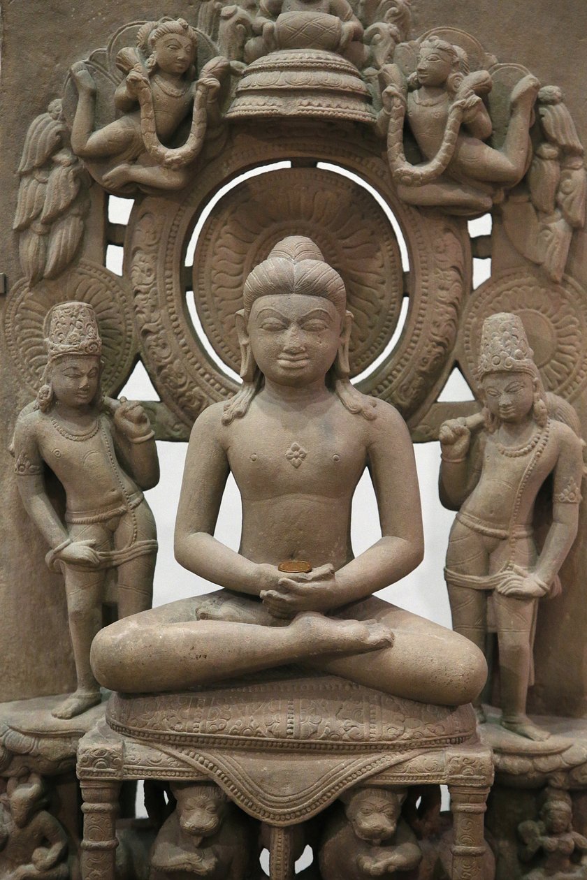 Victoria og Albert-museet. Jina Rishabhanatha. 800-900. Sandstein. Nord-India. Storbritannia av Unbekannt