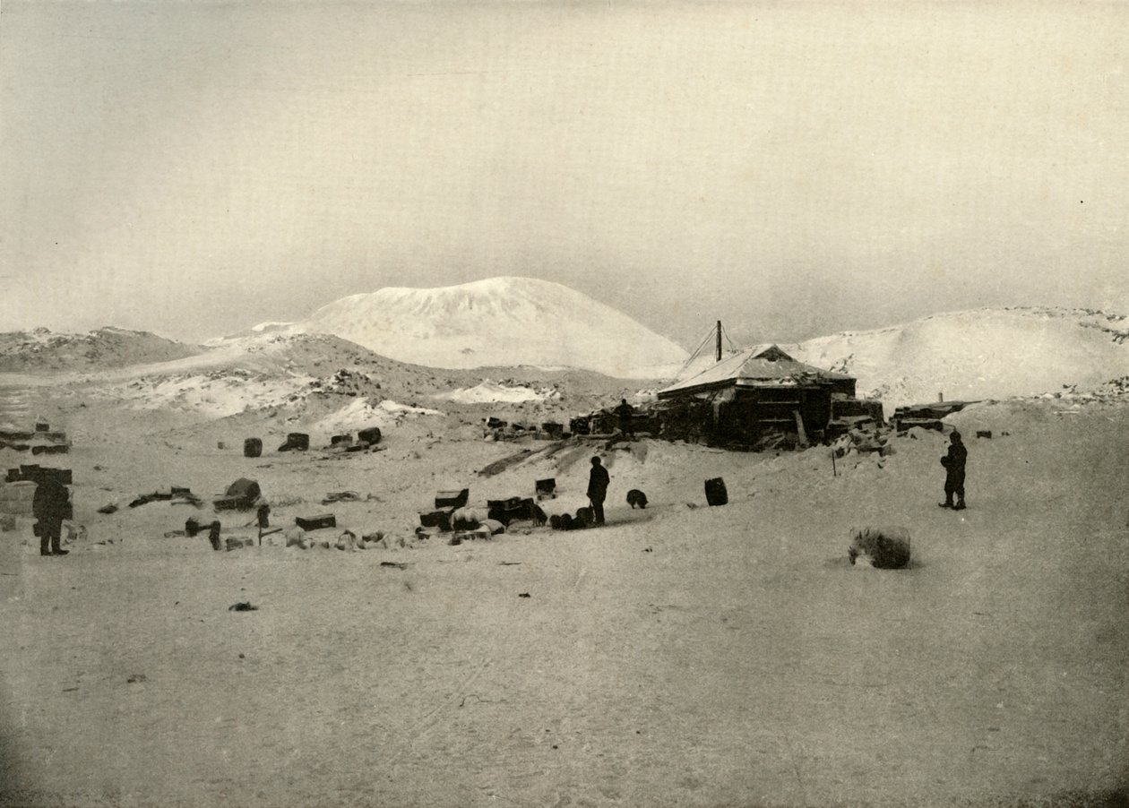 Vinterkvarteret. Med Mount Erebus i bakgrunnen, c1908, 1909 av Unbekannt