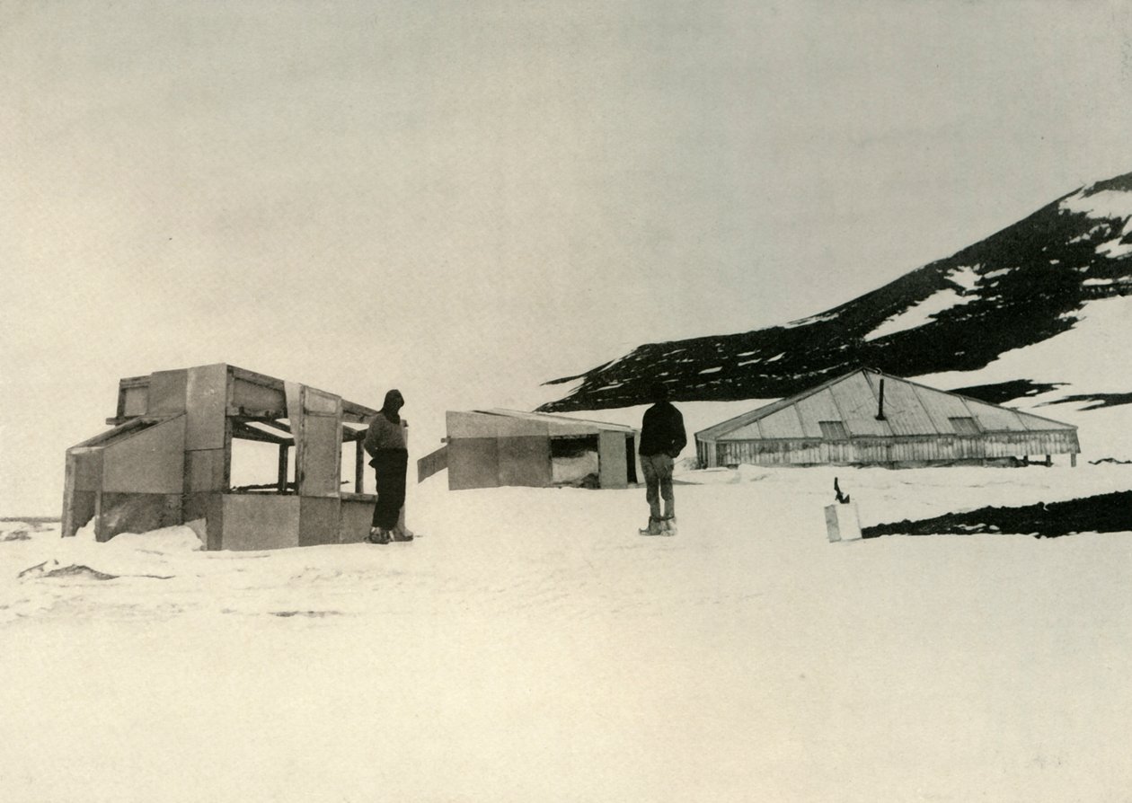 Vinterkvarterene til Discovery-ekspedisjonen ved Hut Point, c1908, 1909. av Unbekannt