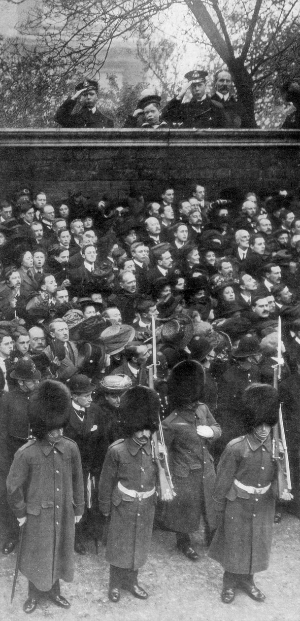 De unge prinsene ser på proklamasjonen, 1910 av Unbekannt