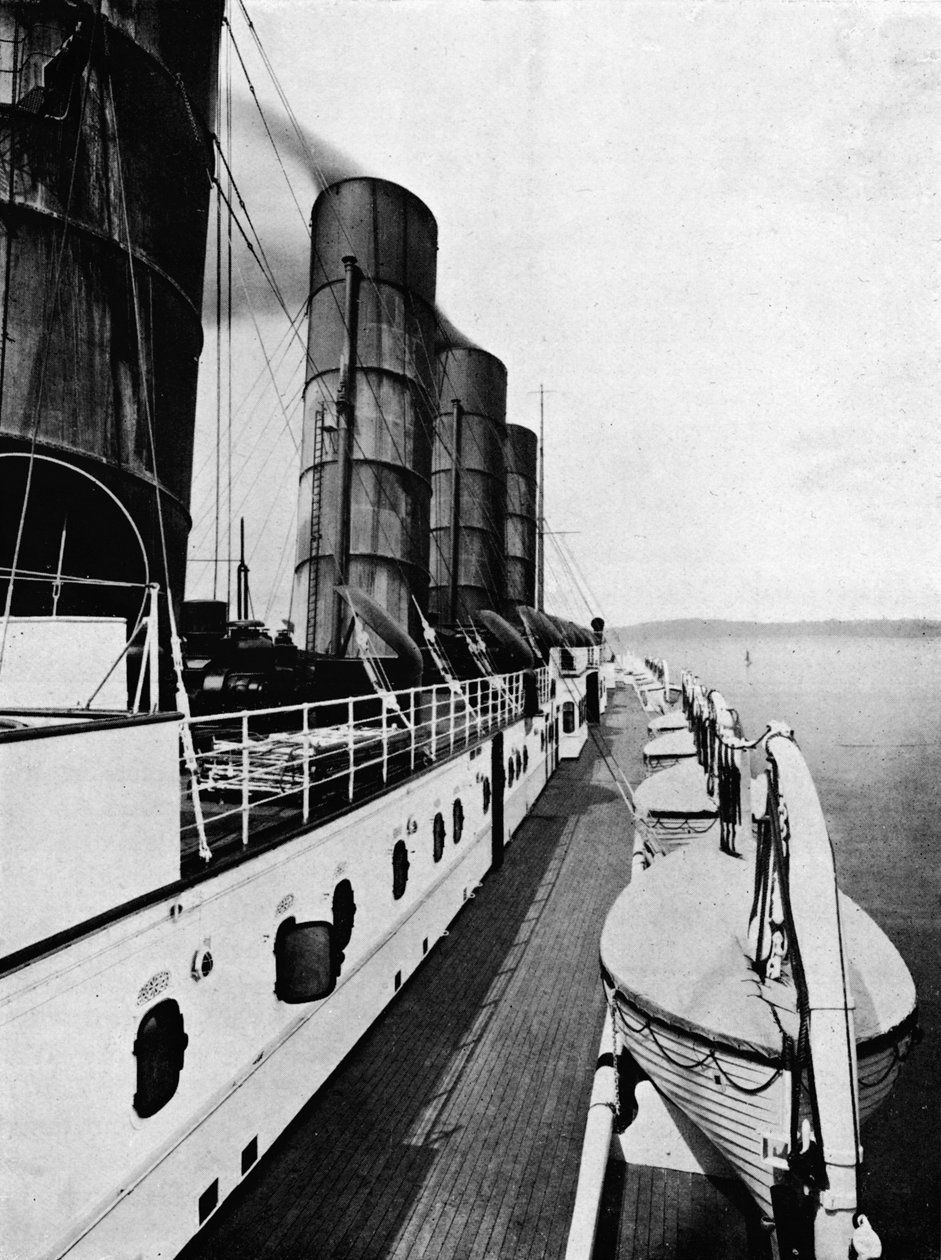 Båtdekket til Lusitania, som viser livbåter, 1915 av Unbekannt