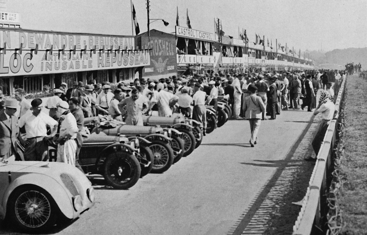 De travle gropene: før starten av Le Mans 24-timers løp, 1937 av Unbekannt