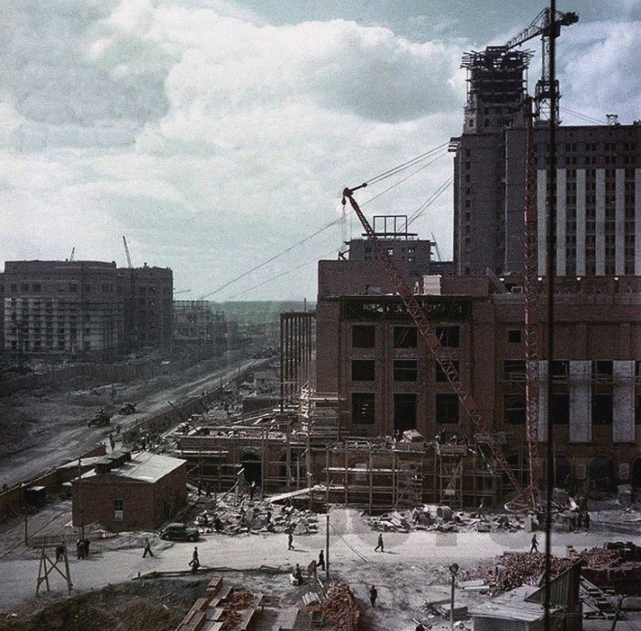 Byggingen av hovedbygningen til Moscow State University på Lenin Hills av Unbekannt
