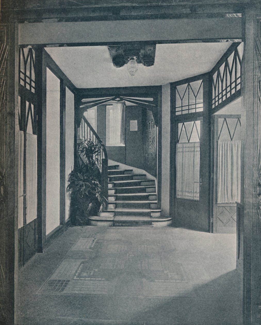 Gulvet og trappen til Behrens House, designet av Peter Behrens, 1901 av Unbekannt