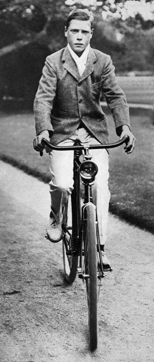 Den fremtidige kong Edward VIII syklet i 1911 av Unbekannt