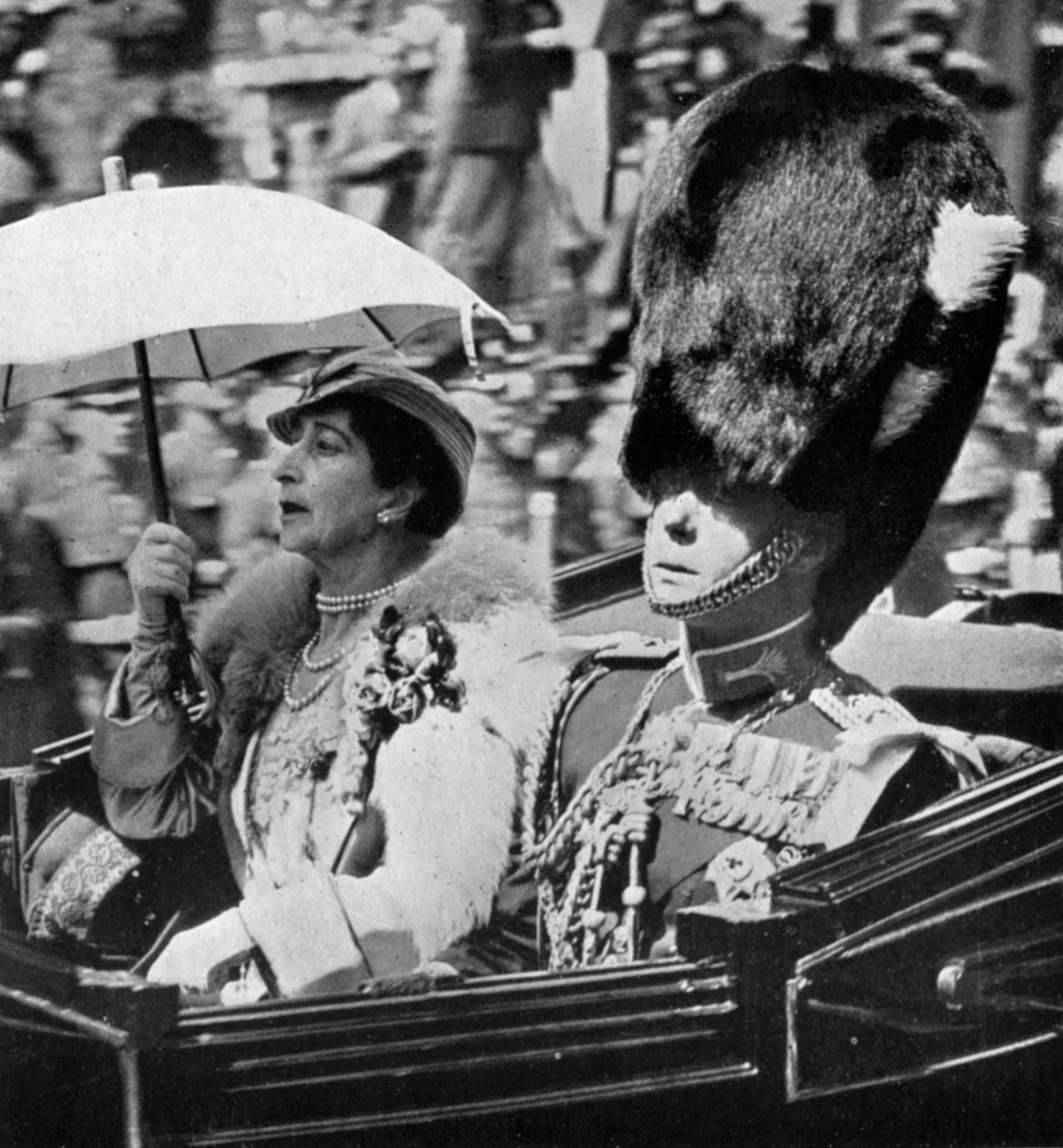 Den fremtidige kong Edvard VII 1894-1972 og dronning Maud av Norge 1869-1938, 1935 av Unbekannt