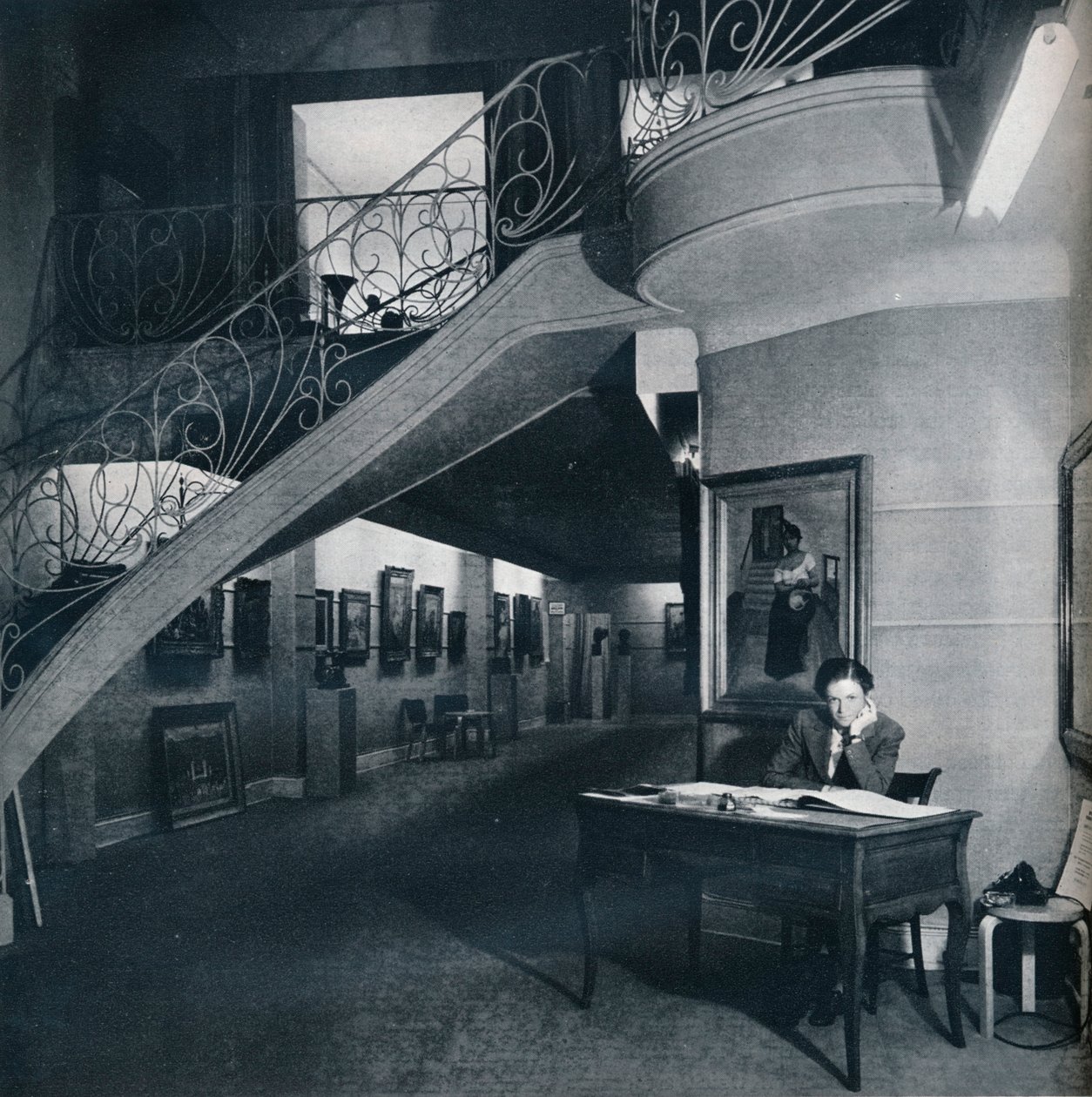 Galleriet i første etasje i American-British Art Center, c1941 av Unbekannt