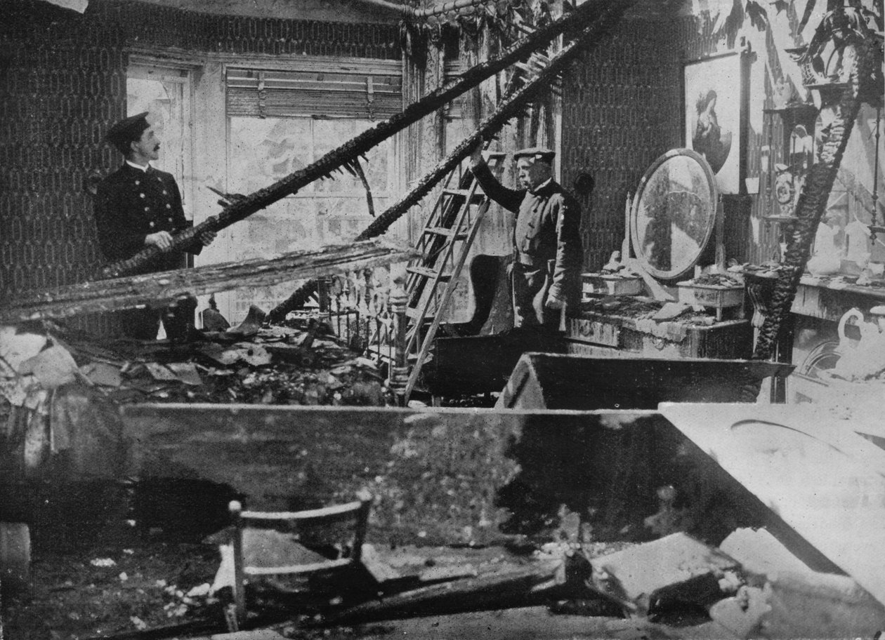 Interiøret i et av de ødelagte husene i Southend, 1915 av Unbekannt