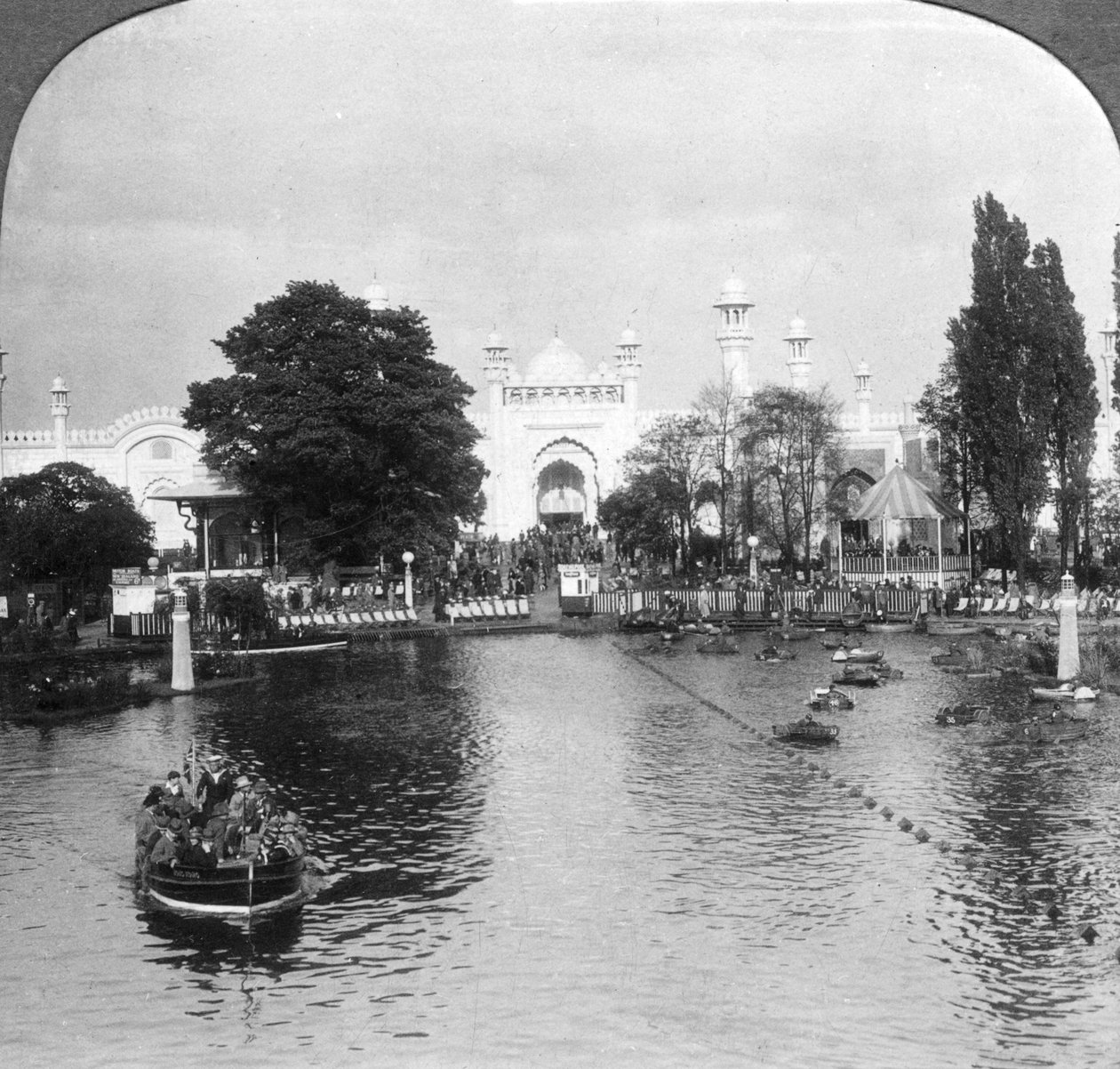 Innsjøen ved British Empire Exhibition, Wembley, London, c1925 av Unbekannt