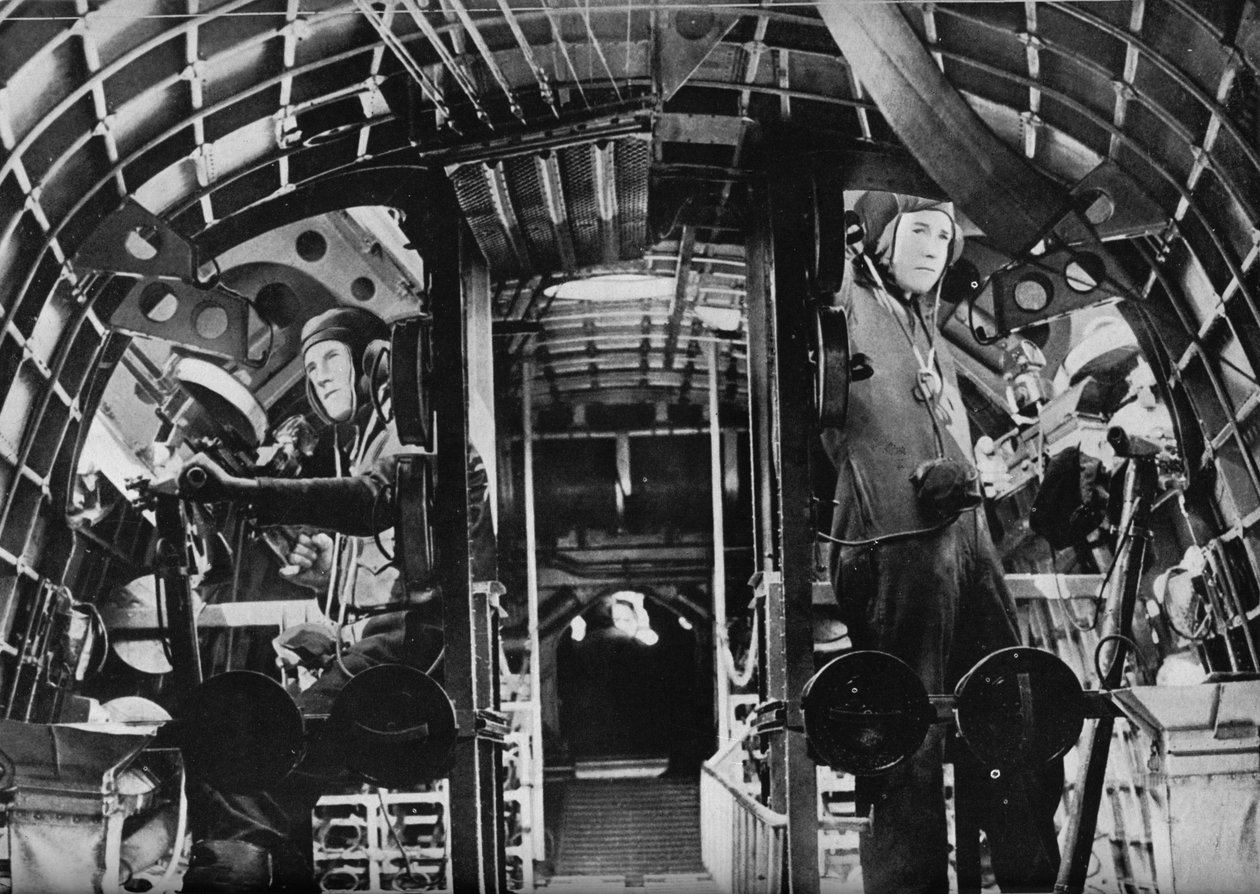 Midtskipsskytterne til en RAF-flybåt varsler på stasjonene deres, c1940 1943 av Unbekannt
