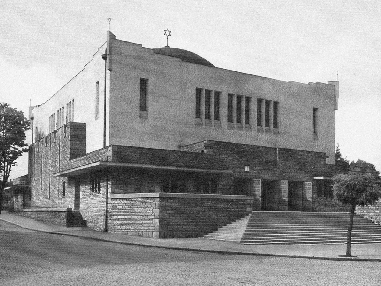 Den nybygde Neolog-synagogen i Zilina Slovakia, designet av Peter Behrens i 1928 av Unbekannt