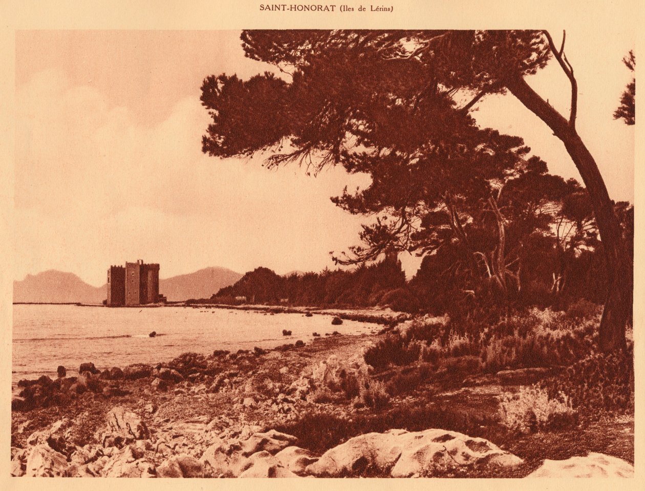 Det gamle klosteret, Saint-Honorat, 1930. av Unbekannt