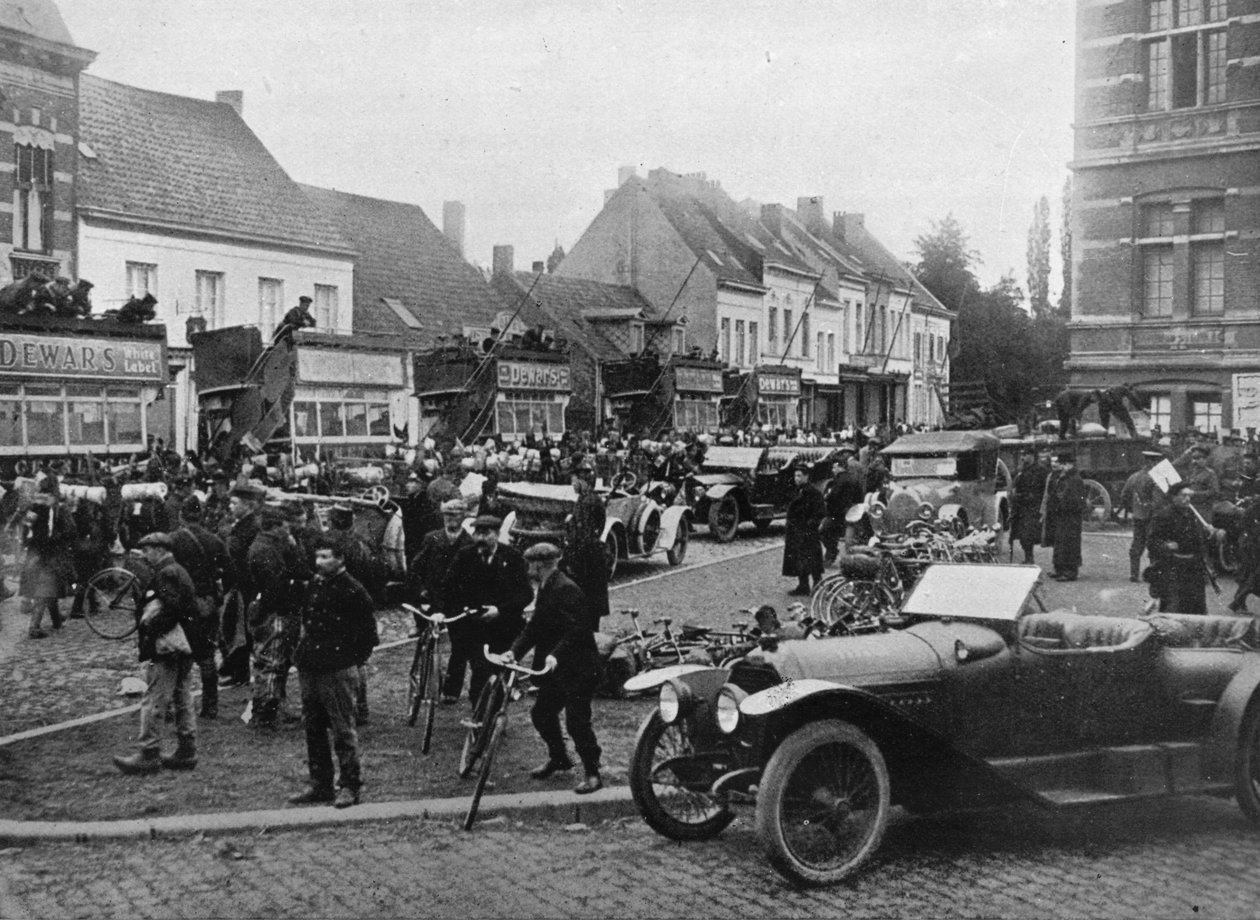 Motortransportens rolle i retretten fra Antwerpen, 1914 av Unbekannt
