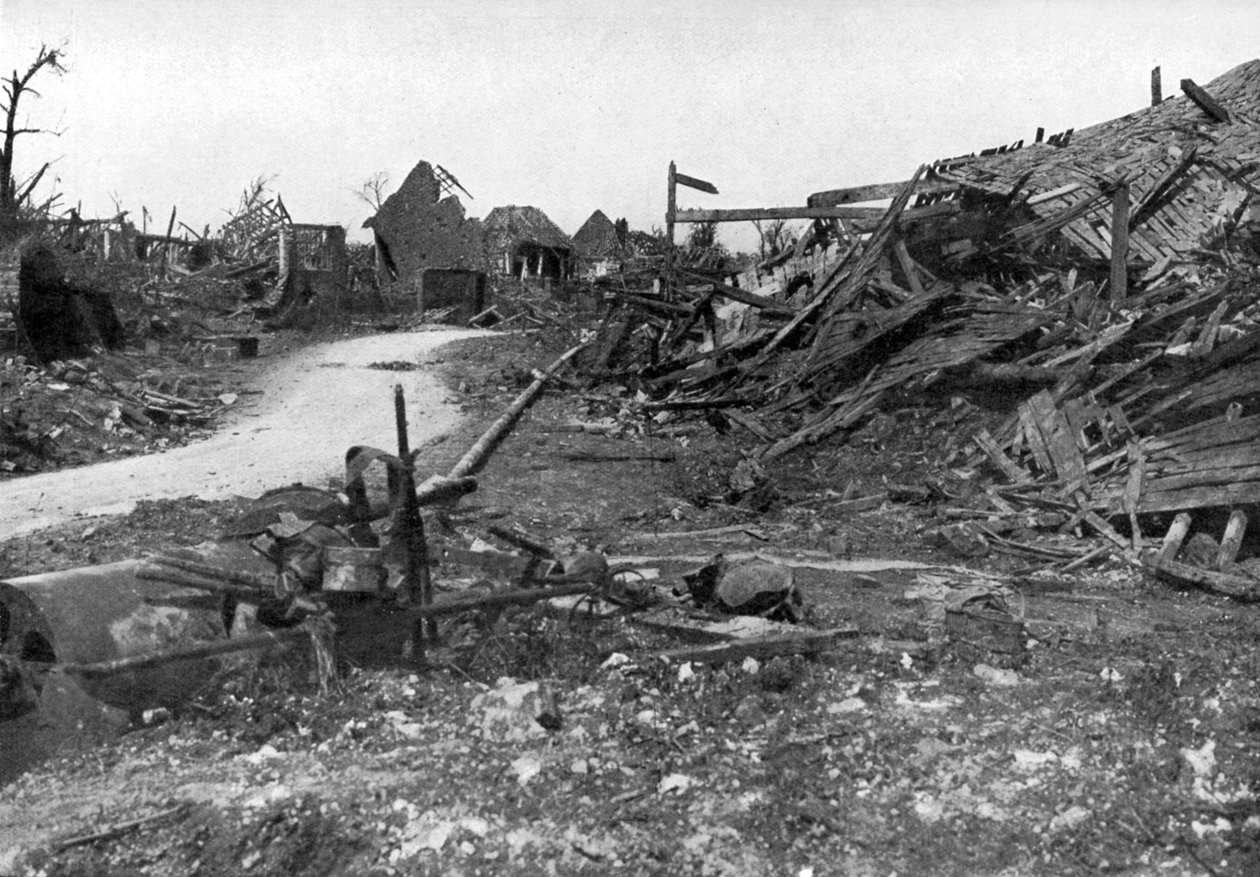 Landsbyen Mametz etter bombardementet i juli, slaget ved Somme, 1916, c1920 av Unbekannt