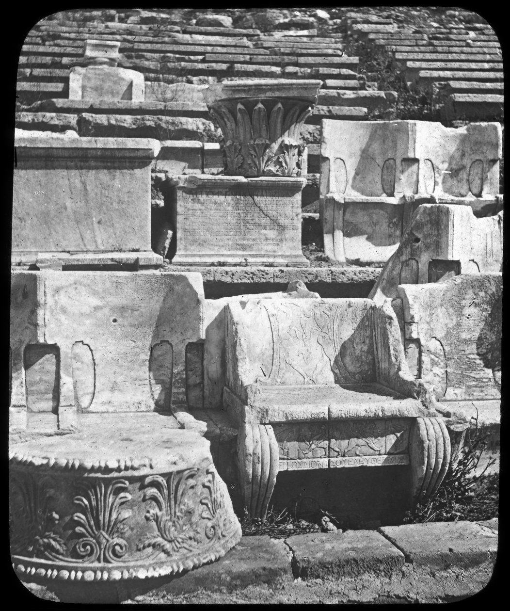 Prestens trone, Dionysos tempel, Athen, Hellas, sent på 1800- eller begynnelsen av 1900-tallet av Unbekannt