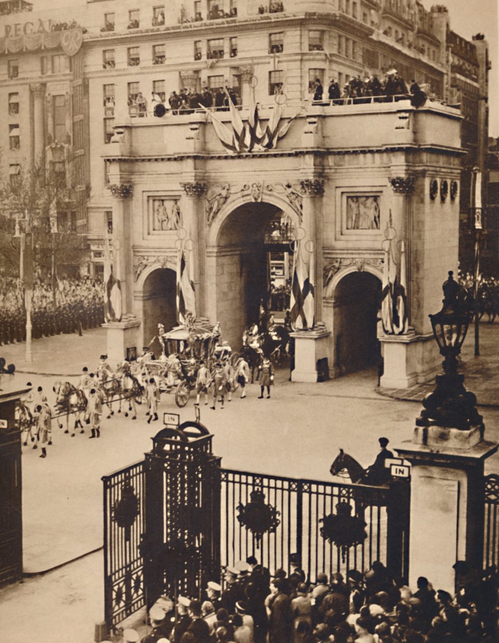 Gjennom Sovereigns Gate, Marble Arch, 12. mai 1937 av Unbekannt