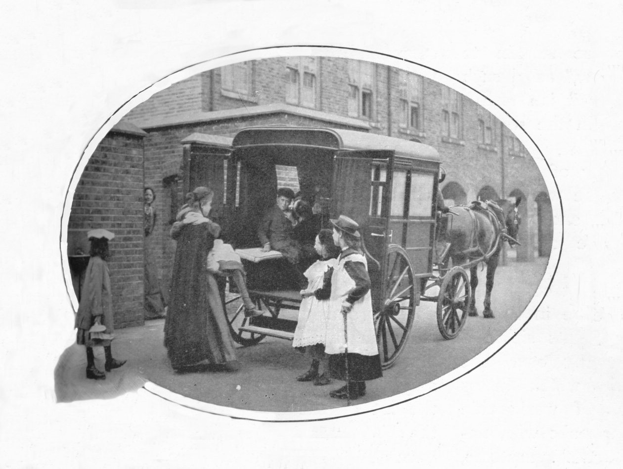 Til skolen med ambulanse, London, c1903 1903 av Unbekannt