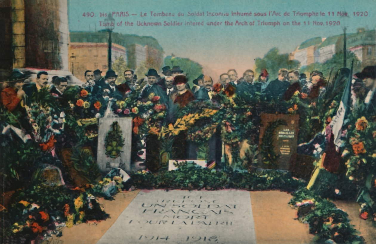 Graven til den ukjente soldaten gravlagt under Triumfbuen 11. november 1920, Paris, c1920 av Unbekannt