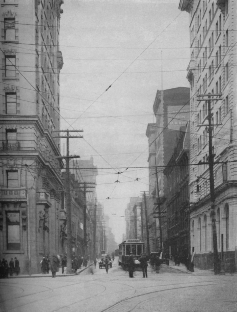 Ruvende fasader på en av byens travleste shoppinggater, ca. 1935 av Unbekannt