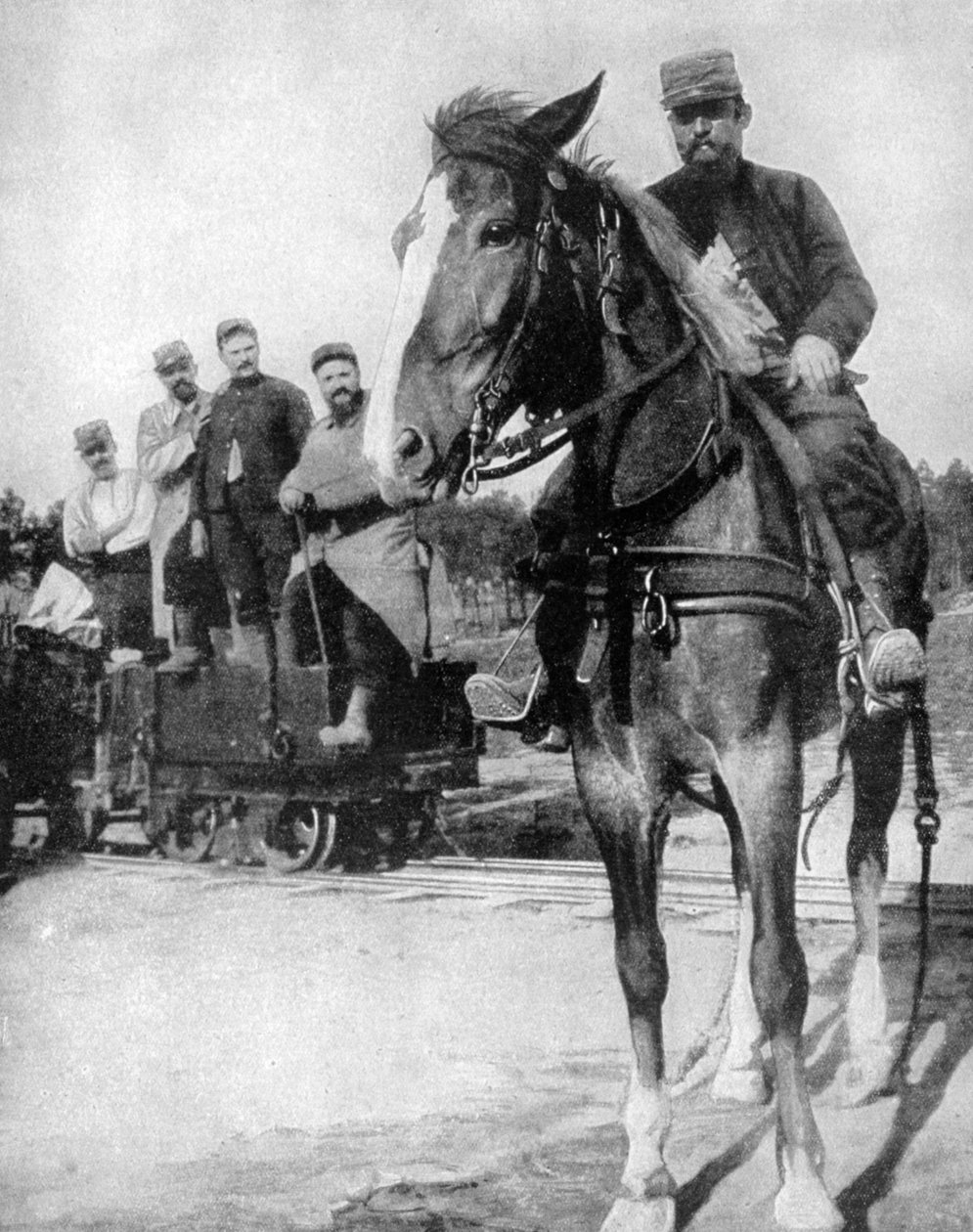 Transport ved Forest of Argonne, Frankrike, 1915 av Unbekannt