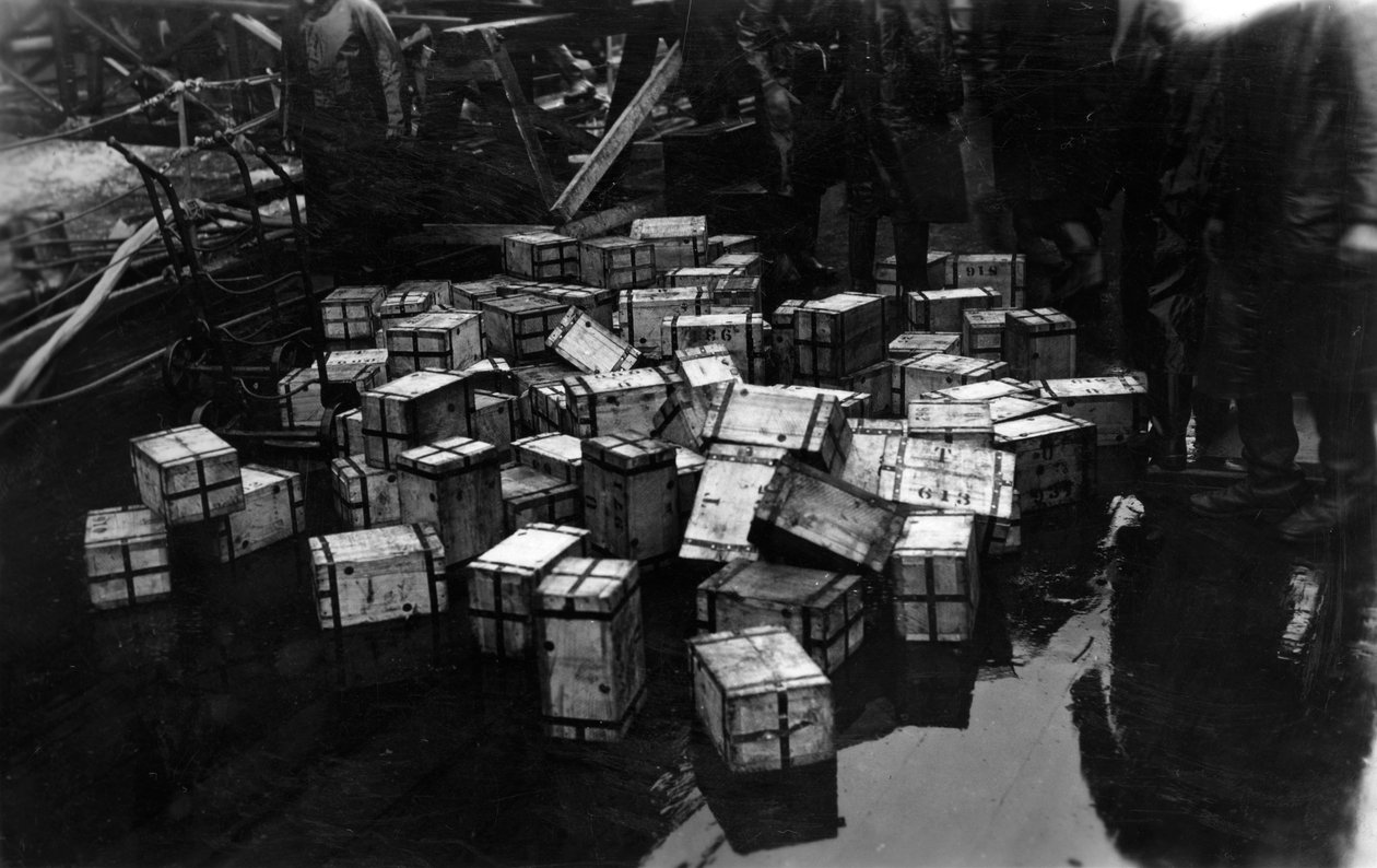 Transport av 14 000 000 pund bullion på det britiske slagskipet HMS Malaya, 1940 av Unbekannt