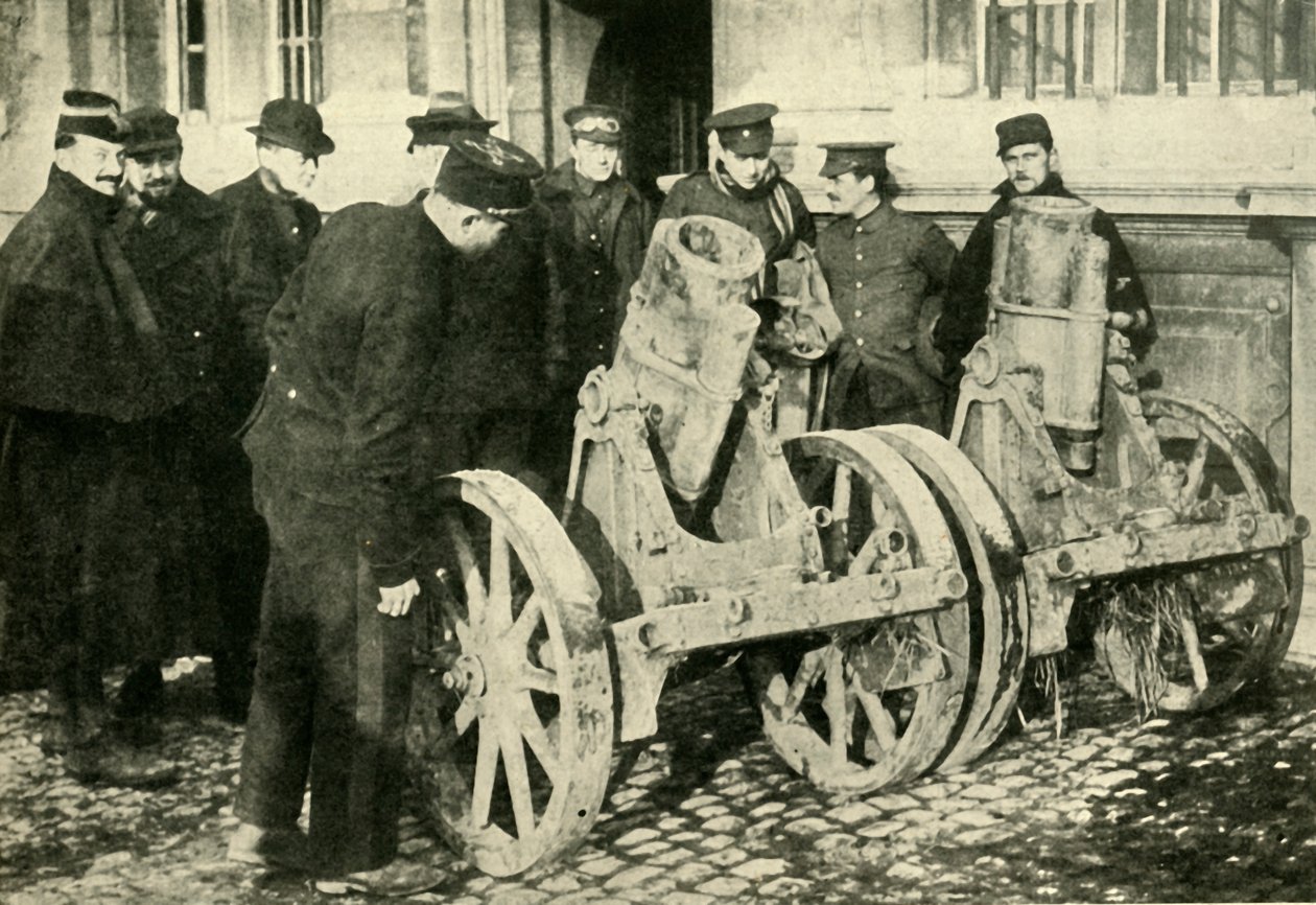 Grøftemorterer tatt til fange fra tyskerne, første verdenskrig, 1914, c1920. av Unbekannt