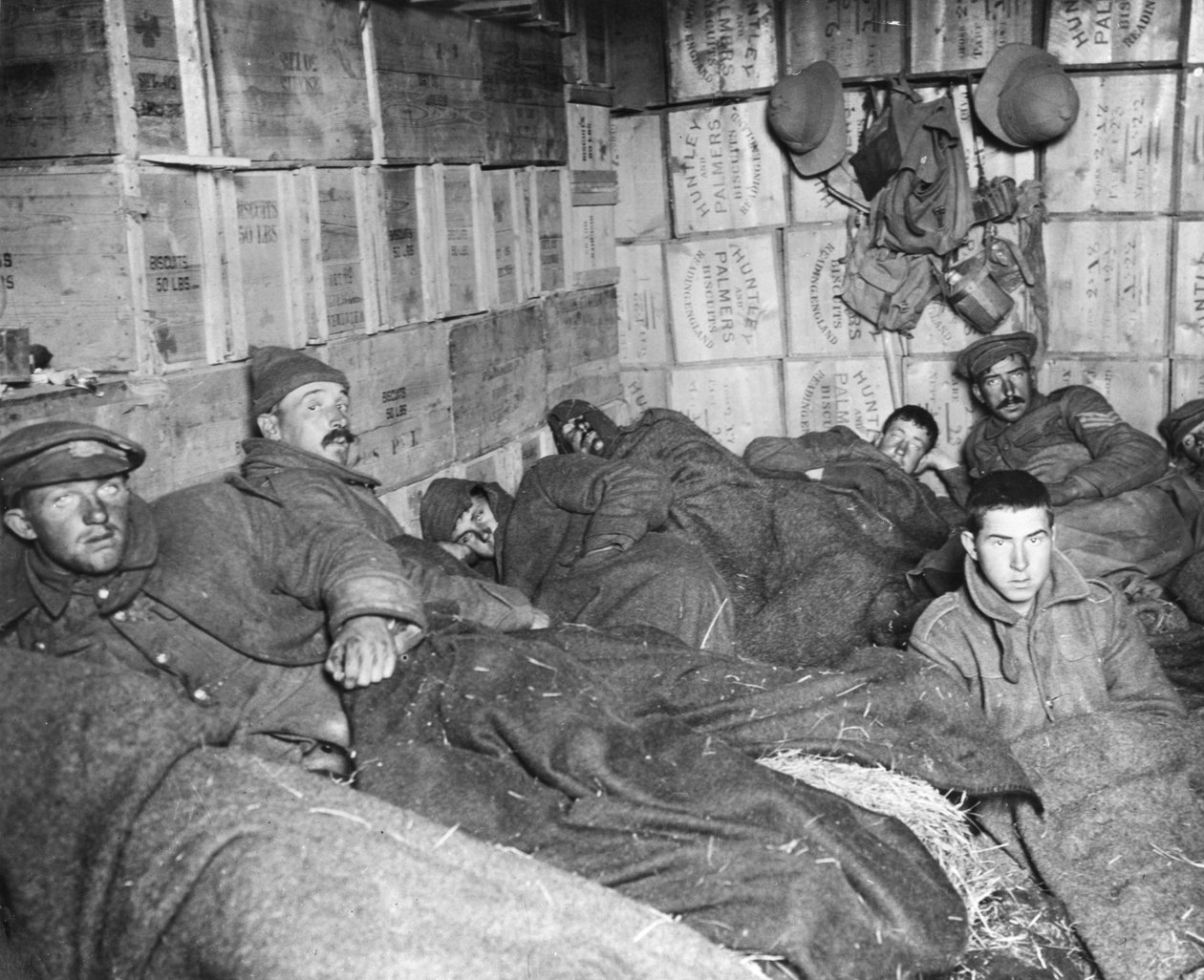 Tropper i ro, Dardanellene, Tyrkia, 1915-1916 av Unbekannt