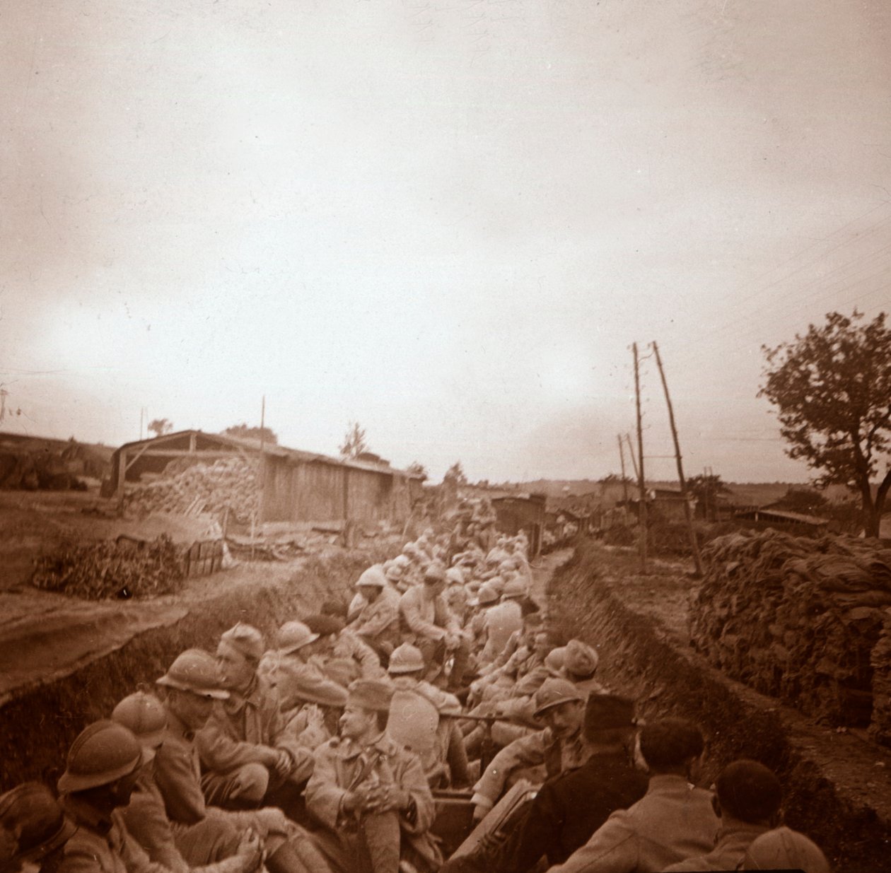 Tropper i åpne togvogner, Genicourt, Nord-Frankrike, c1914-c1918 av Unbekannt