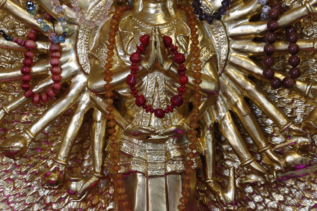 Tu An buddhisttempel. Quan Am bodhisattva av medfølelse eller barmhjertighetsgudinnen, Saint-Pierre-en-Faucigny, Frankrike av Unbekannt