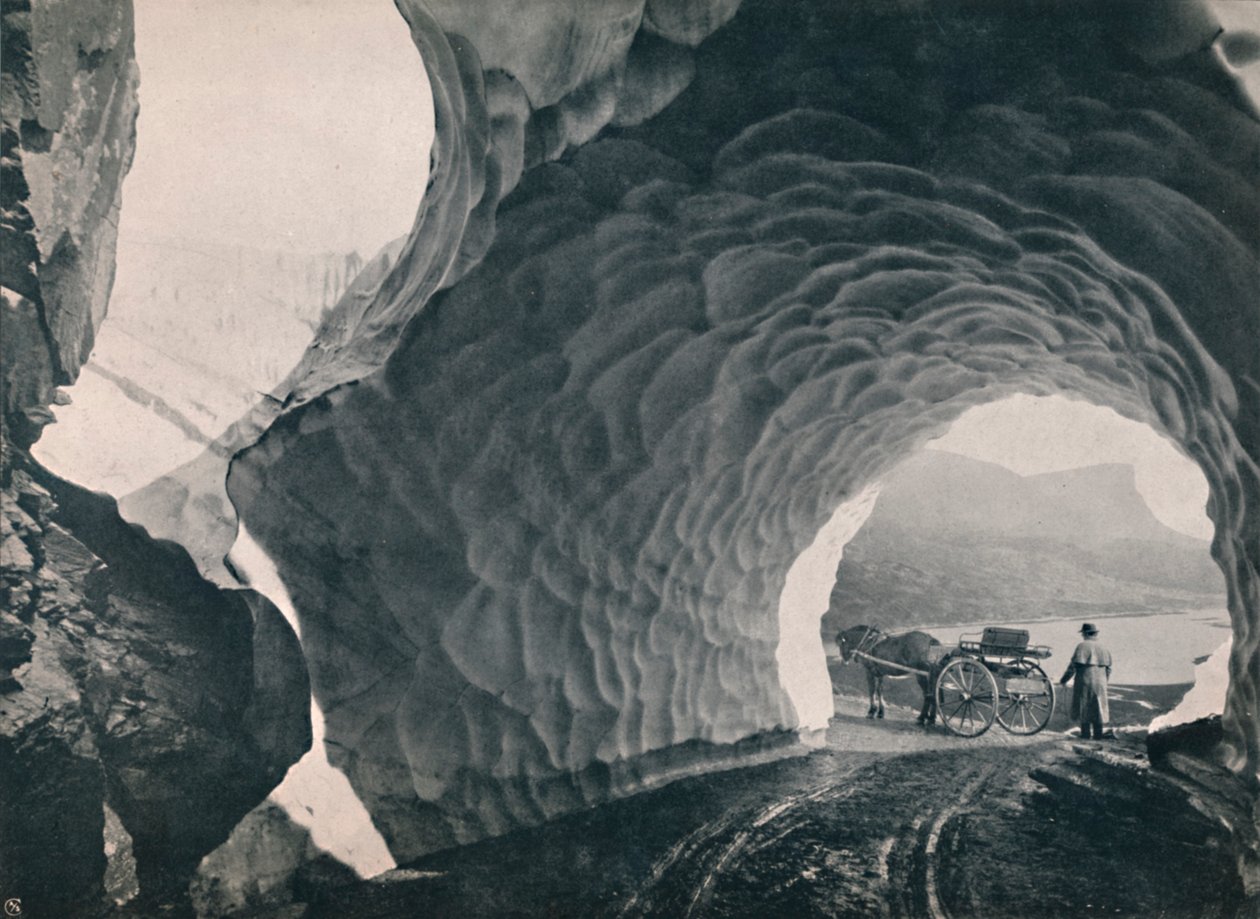 Tunnel gjennom snø, Hauklidpasset, 1914. av Unbekannt