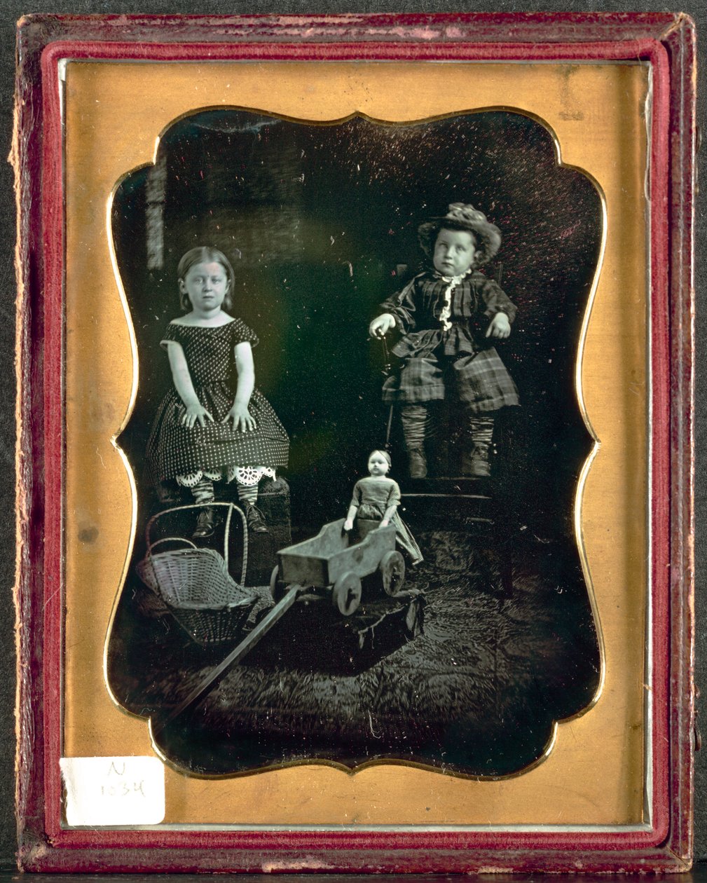 To barn med leker, ca. 1855. av Unbekannt