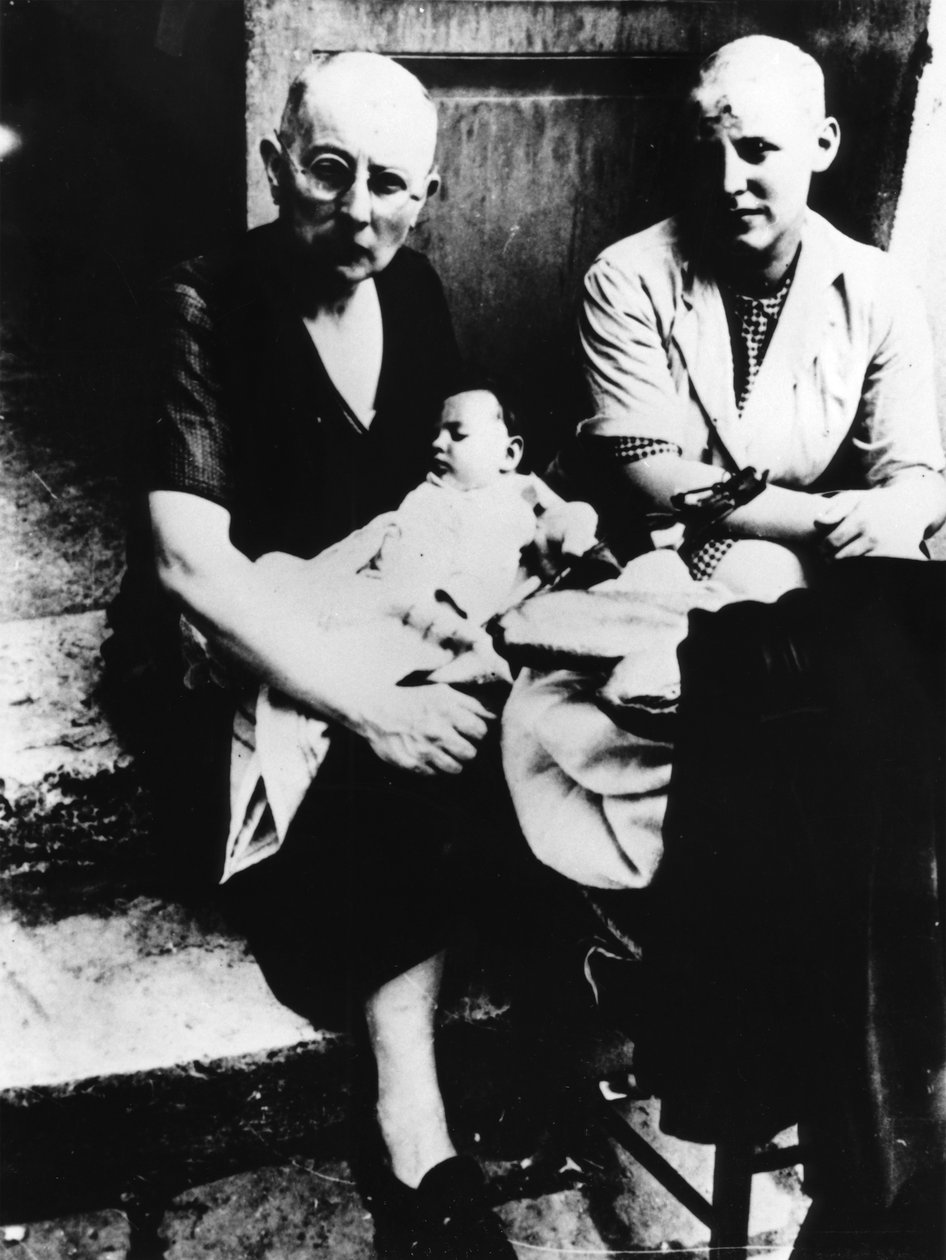 To kvinnelige franske samarbeidspartnere, Chartres, Frankrike, 1944 av Unbekannt