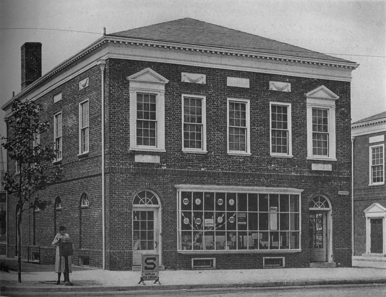 To butikker i Yorkship Village, New Jersey, 1925 av Unbekannt