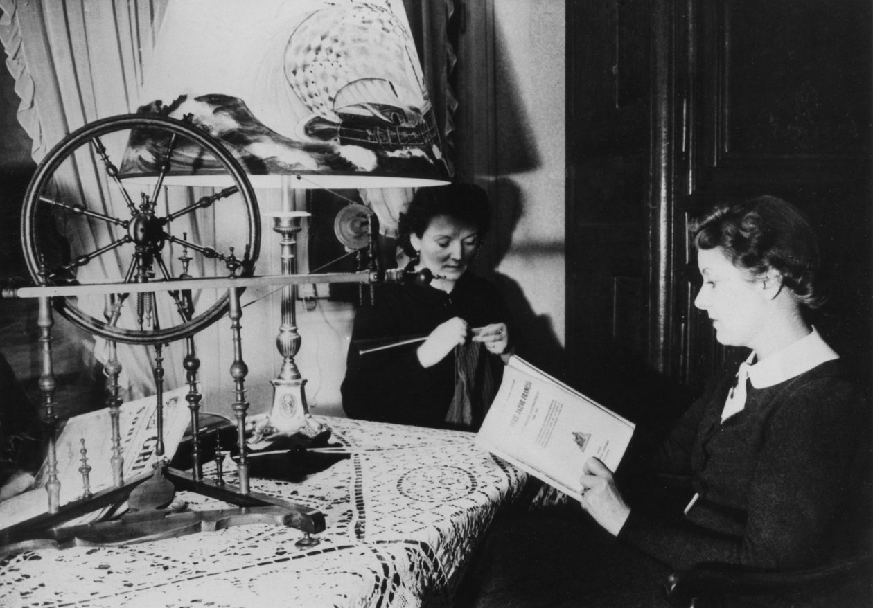 To kvinner hjemme, Frankrike, 1939 av Unbekannt