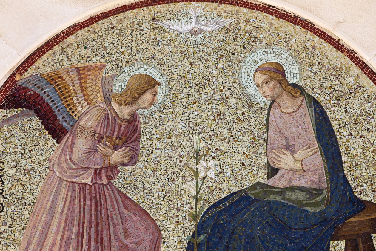 Tympanummosaikk som viser kunngjøringen i Madonna della Scala benediktinerkloster, Noci, Apulia, Noci, Italia av Unbekannt