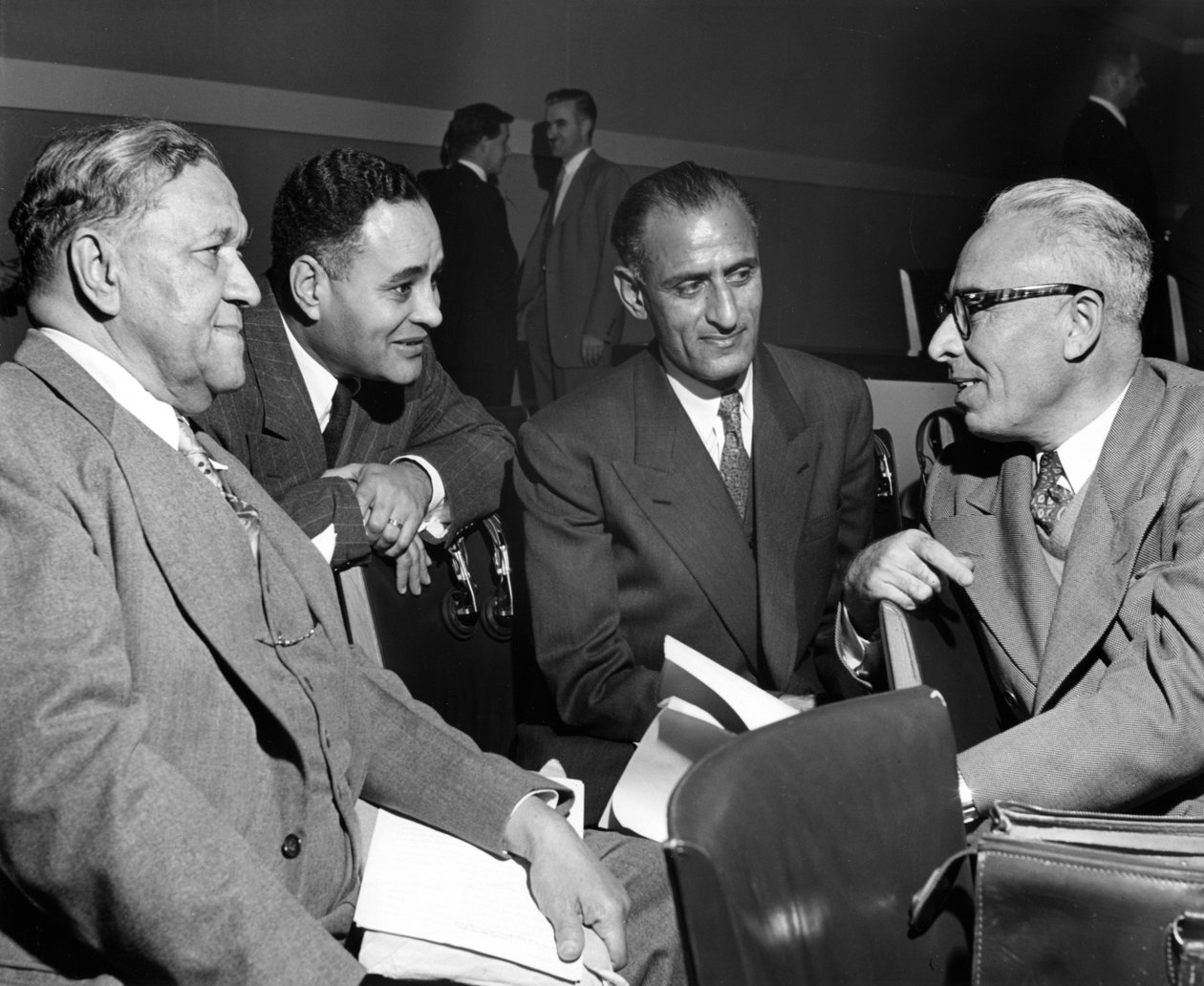 Delegater fra USA og Pakistan ved FN, Paris, 1950-tallet av Unbekannt