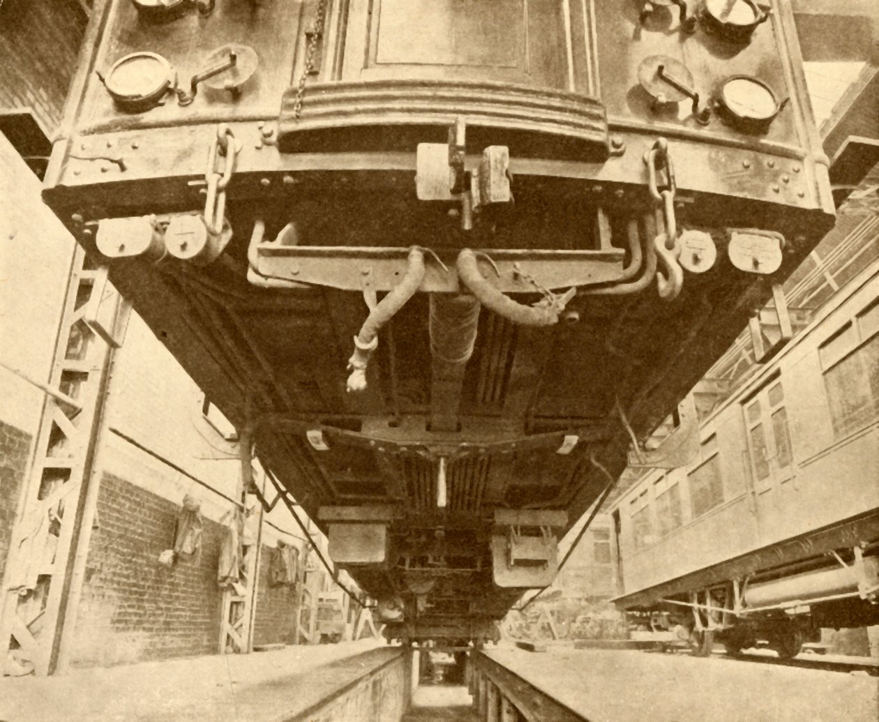 Under undergrunnen: Beneath a District Railway Electric Car, 1930. av Unbekannt