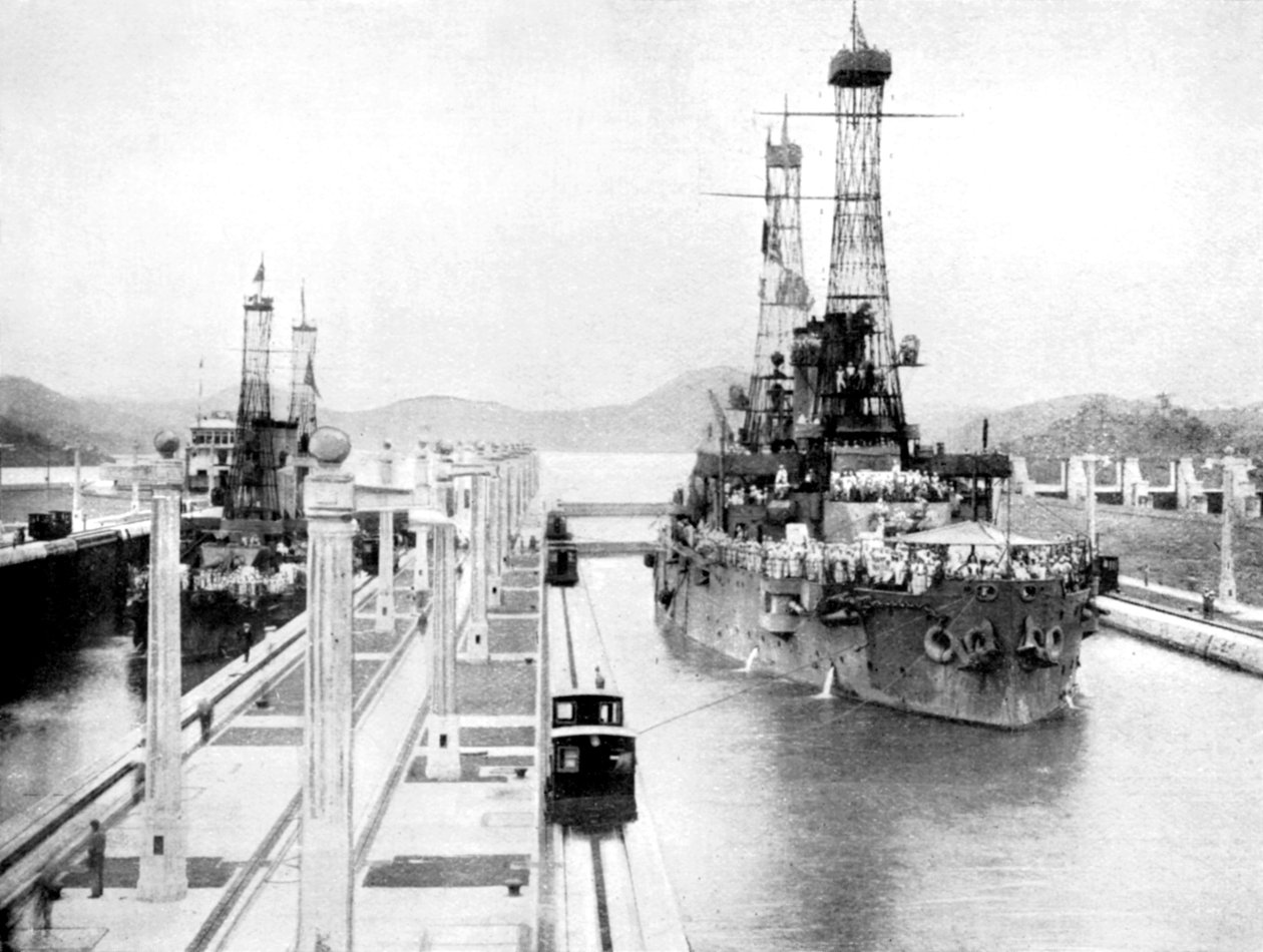 USAs krigsmenn passerer gjennom en sluse, Panamakanalen, Panama, 1926 av Unbekannt