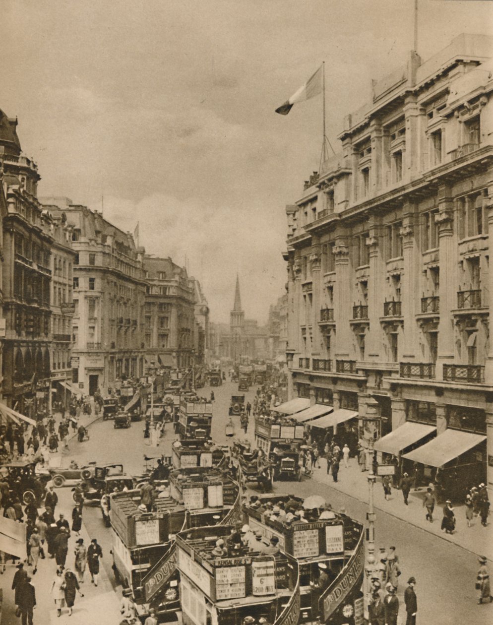 Øvre del av Regent Street, The Paradise of Londons Shoppers, c1935. av Unbekannt