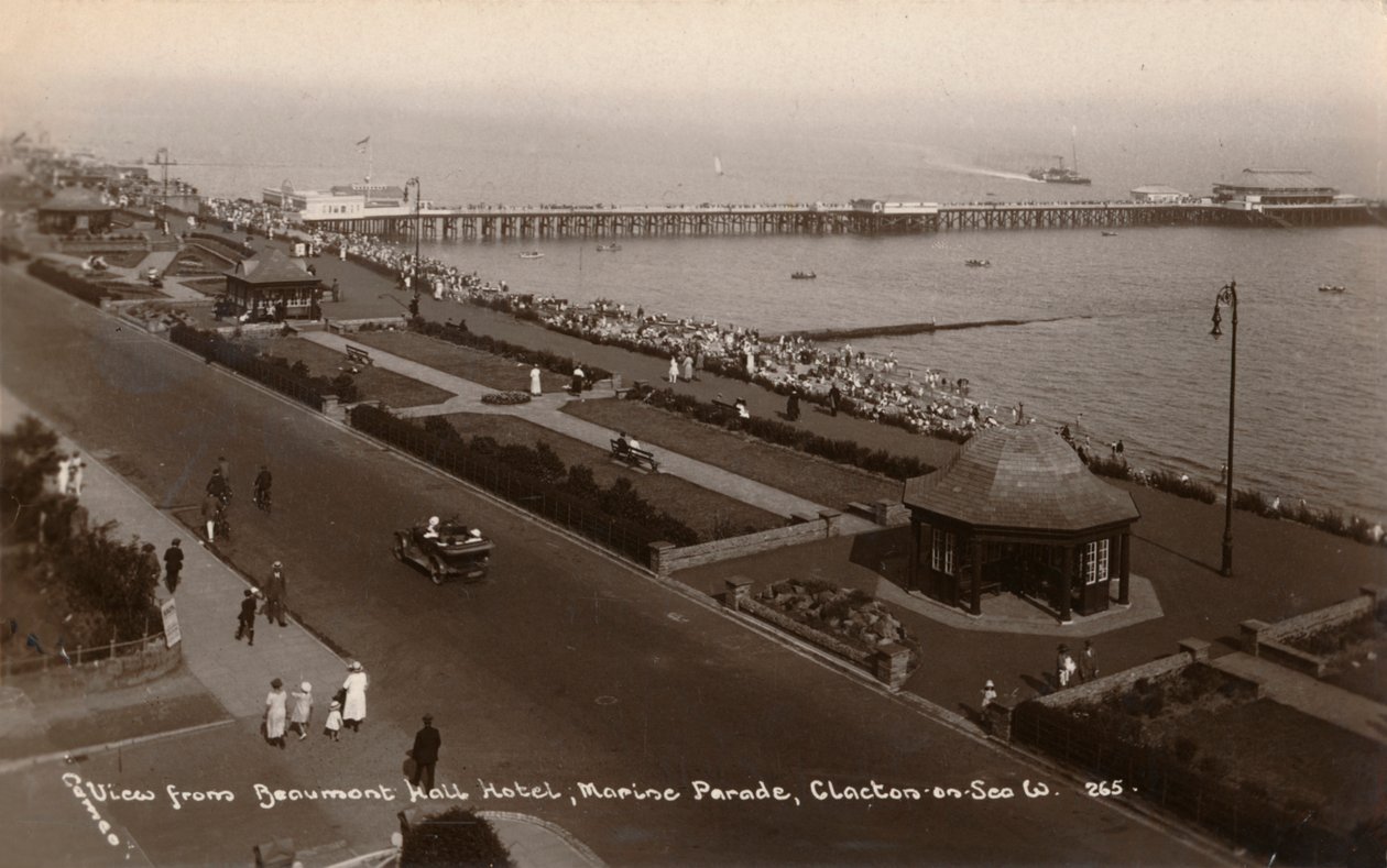 Utsikt fra Beaumont Hall Hotel, Marine Parade, Clacton-on-Sea, c1925 av Unbekannt