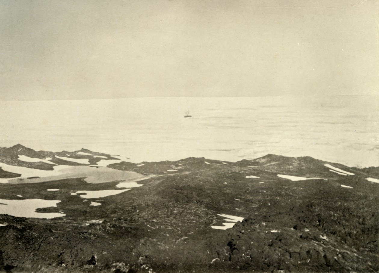 Utsikt fra High Hill...The Ship in Loose Pack, c1908, 1909. av Unbekannt